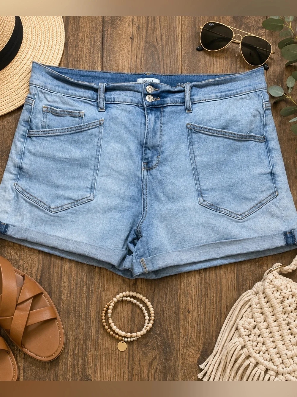 Kensie Vintage Luxe Light Wash Double Button Denim Shorts Women’s Size 14/32
